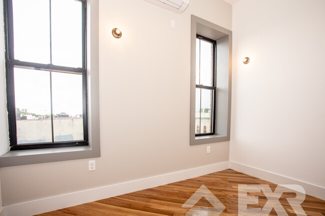 Building Photo - 1402 Park Pl