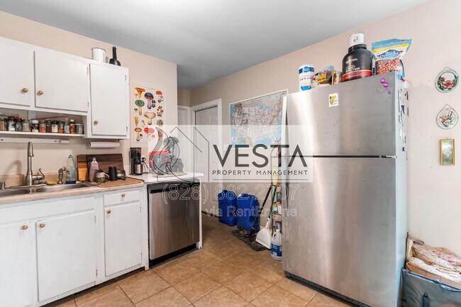 Building Photo - 60 Greeley St