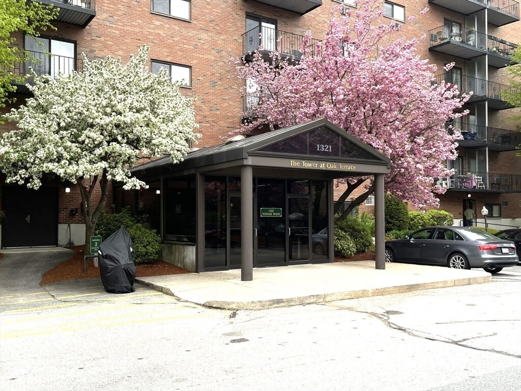 Primary Photo - 1321 Worcester Rd