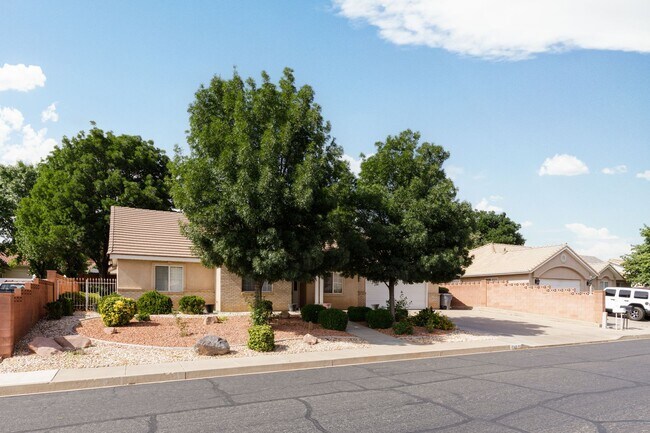 Building Photo - 3 Bedroom 2 Bathroom Home in Foothills At ...