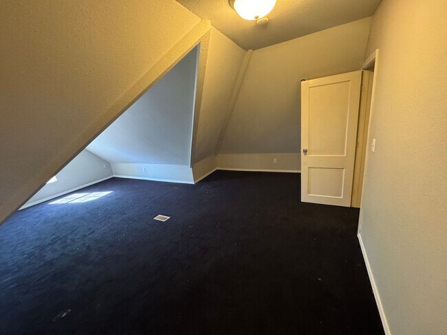 Foto del edificio - 4 Bedroom 2 Bathroom Home