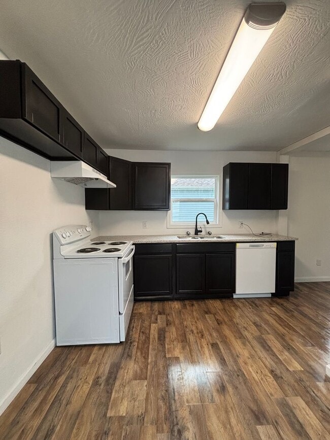 Building Photo - Beautiful remodeled 1 bedroom 1 bath home ...