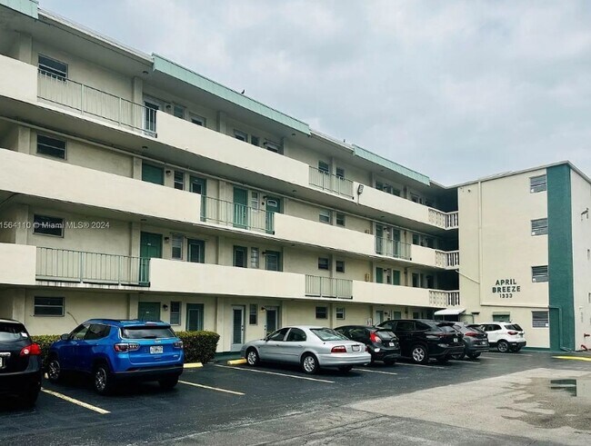 Building Photo - 1333 E Hallandale Beach Blvd