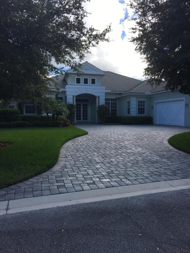 Foto del edificio - 9300  Scarborough Court