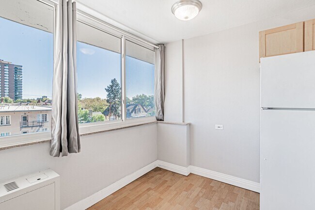 Building Photo - Discover Modern Comfort and Convenience: Y...