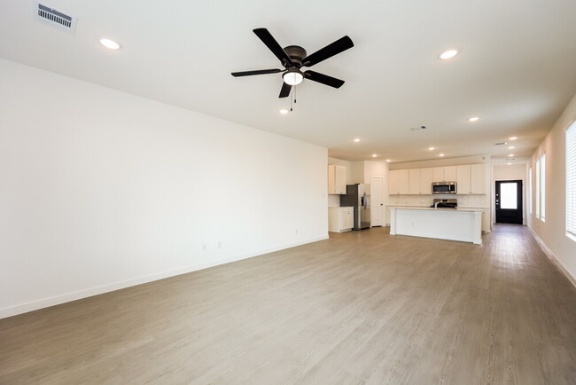 Building Photo - 15522 Crescent Pne