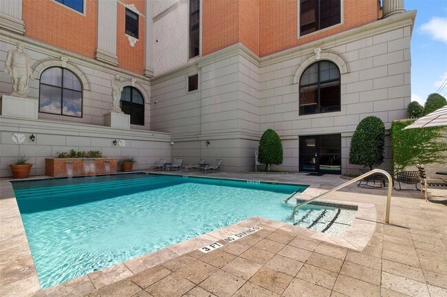 Foto del edificio - 1025 S Shepherd Dr