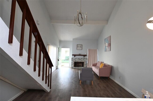 Building Photo - Discover Tranquility in This Beautiful Tow...