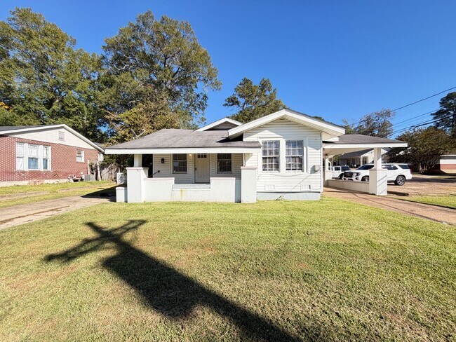 Foto del edificio - Recently Updated 3 Bedroom House