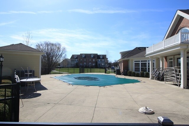 Foto del edificio - 8305 Annandale Ln