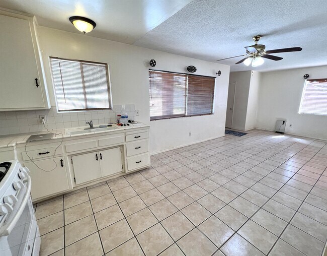 Foto del edificio - 33671 Beverly Dr
