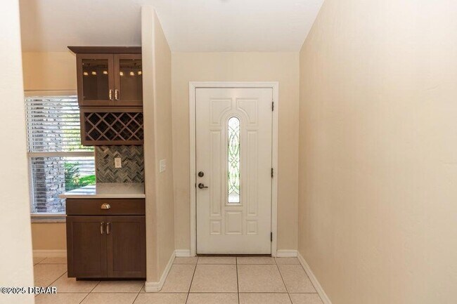Building Photo - 12 Peruvian Ln