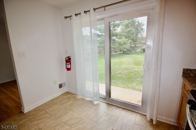 Foto del edificio - 78 Woodward Ln