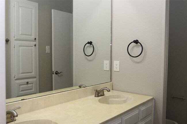 Foto del edificio - 517 Pecan Acres Ct