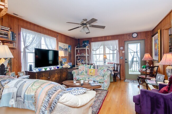 Building Photo - 3 North Carolina Avenue Upper Unit