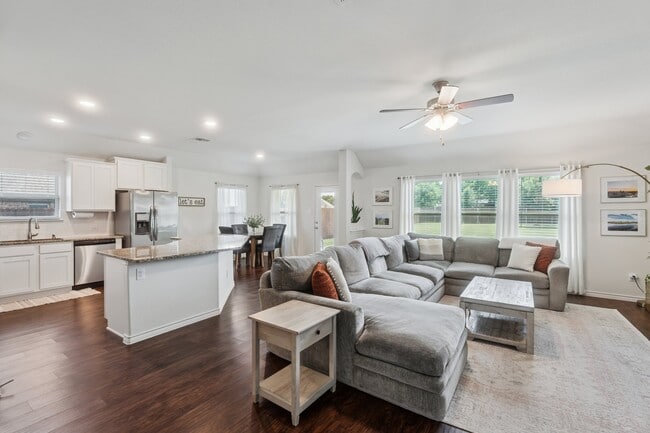 Building Photo - 3205 Rio Grande Rd