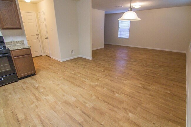 Foto del edificio - 706 North Ella Creek Drive