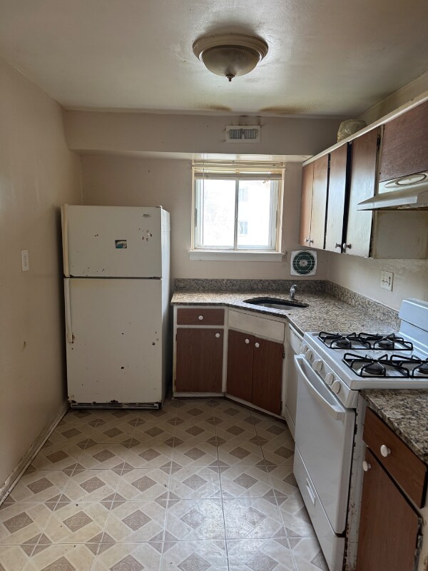 Primary Photo - 11406 Cherry Hill Rd