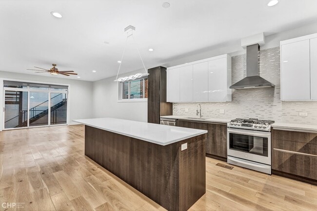 Building Photo - 1042 S Oakley Blvd