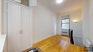 Building Photo - 210 E 83rd St