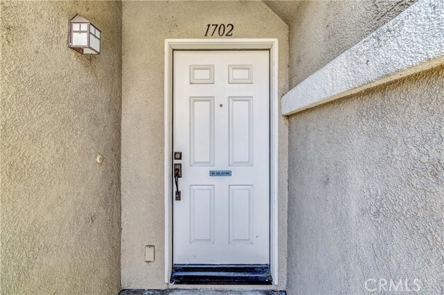 Building Photo - 1702 Crescent Oak