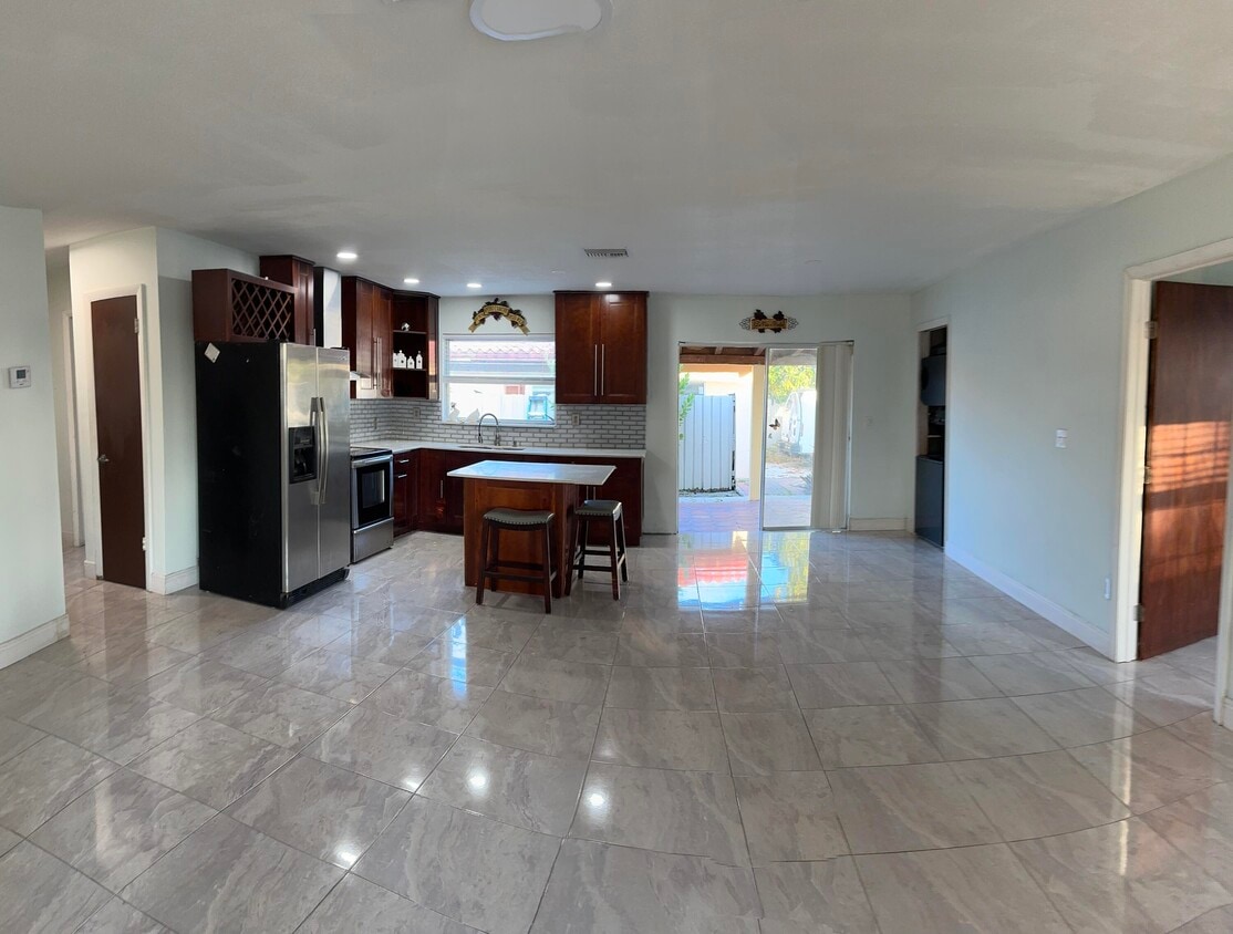 Building Photo - 416 San Mateo Dr