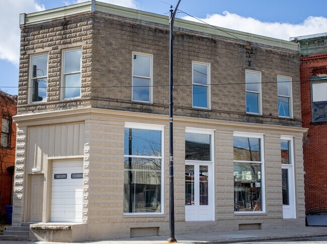 Foto del edificio - 136 Brady St