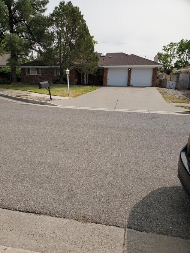 10016 Hendrix Ct NE, Albuquerque, NM 87111 House Rental in