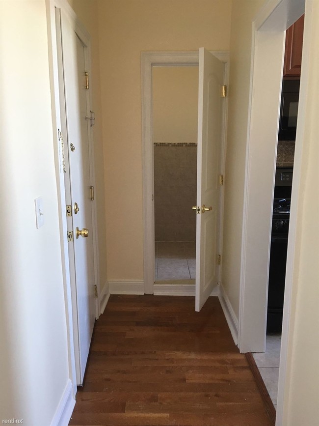 Building Photo - 2 br, 1 bath  - 1204 Kennedy Blvd
