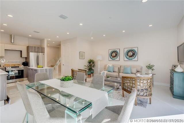 Foto del edificio - 684 NE 43rd St