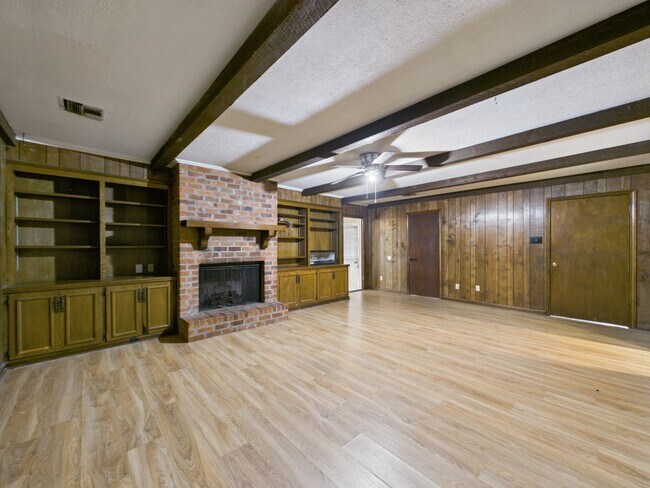 Foto del edificio - 4 Bedroom/3 Bathroom Home Available NOW!