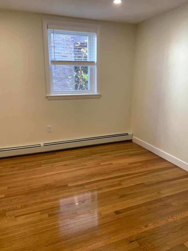 Building Photo - 314 Tappan St