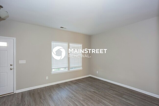 Building Photo - 3 Bedroom Pet-Friendly Home in Charlotte, NC with Main Street Renewal