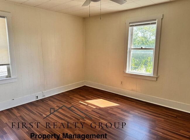 Building Photo - 738 S 6th St