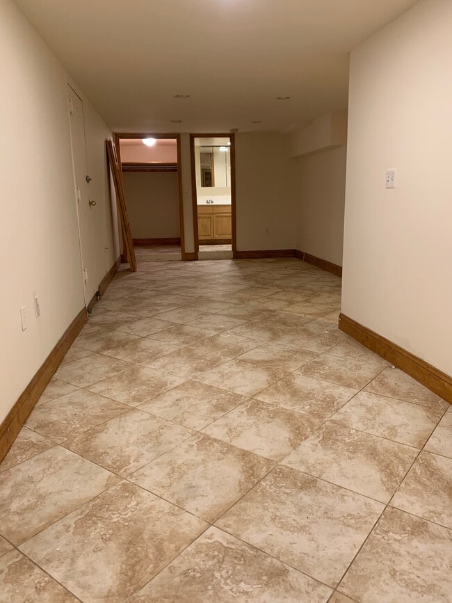 Building Photo - 40 W 73rd St