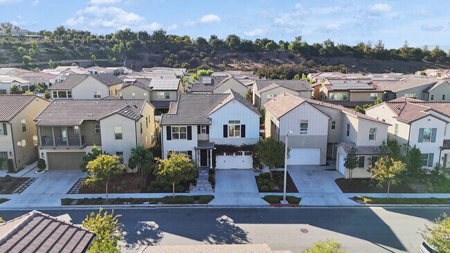Foto del edificio - Light and bright 4 bedroom 3 bath beauty i...