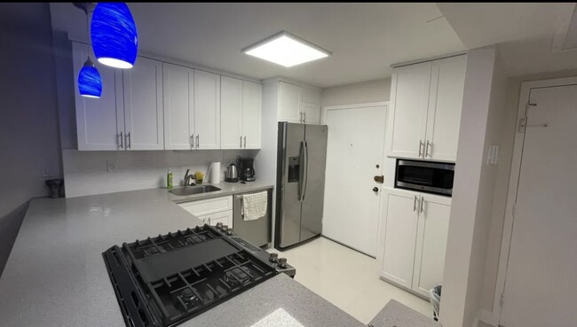 Building Photo - 2030 S Ocean Dr