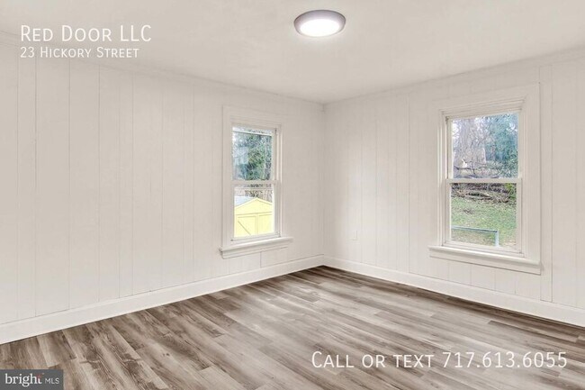 Building Photo - 23 Hickory St