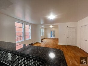 Building Photo - Spacious Fully Renovated 4-Bedroom in Sout...