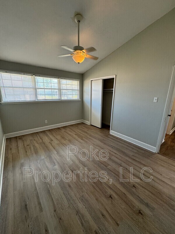 Building Photo - 868 Von Blond