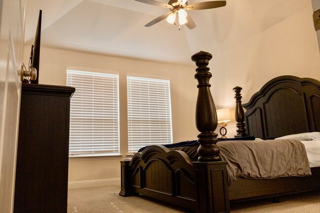 Foto del edificio - 1725 Friendship Ln