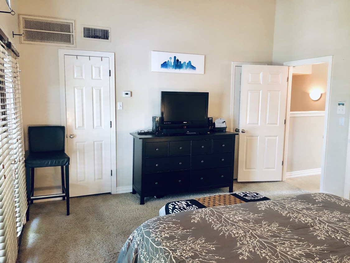 Foto principal - 2712 Knight St
