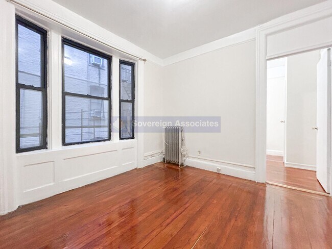 Building Photo - 112 Nagle Avenue