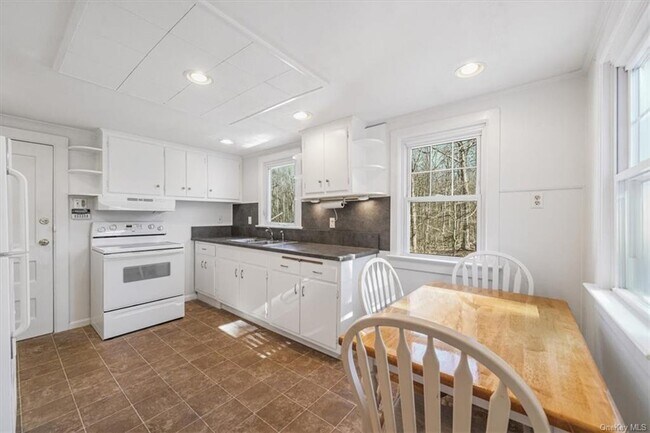 Building Photo - 1188 NY-376