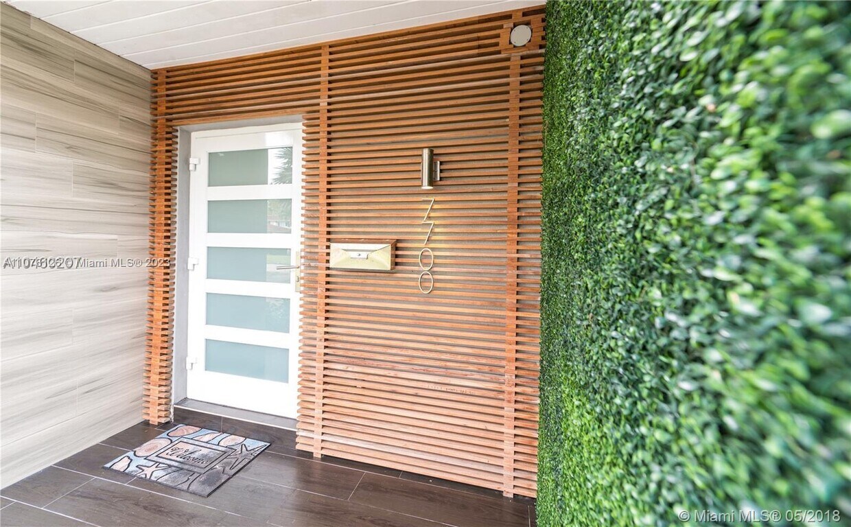 Foto principal - 7700 Coquina Dr