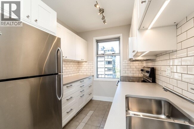 Building Photo - 2965 Fir St