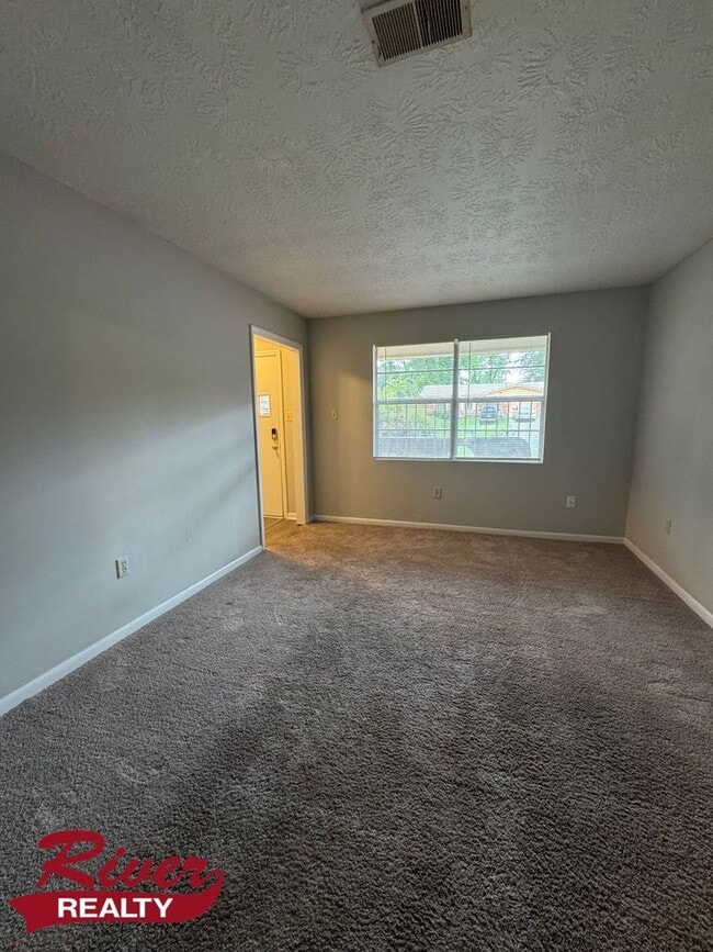 Building Photo - 3 Bedroom 2 Bath House with Double Garage ...
