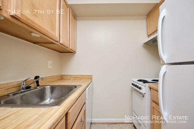 Building Photo - Fabulous one bedroom, one bathroom condo i...