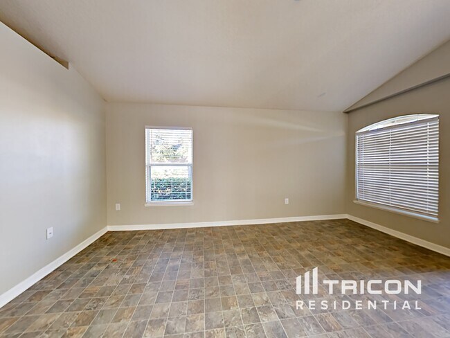 Foto del edificio - 3401 99th St E