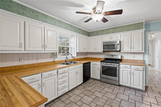 Foto del edificio - 745 Westmoreland Dr E